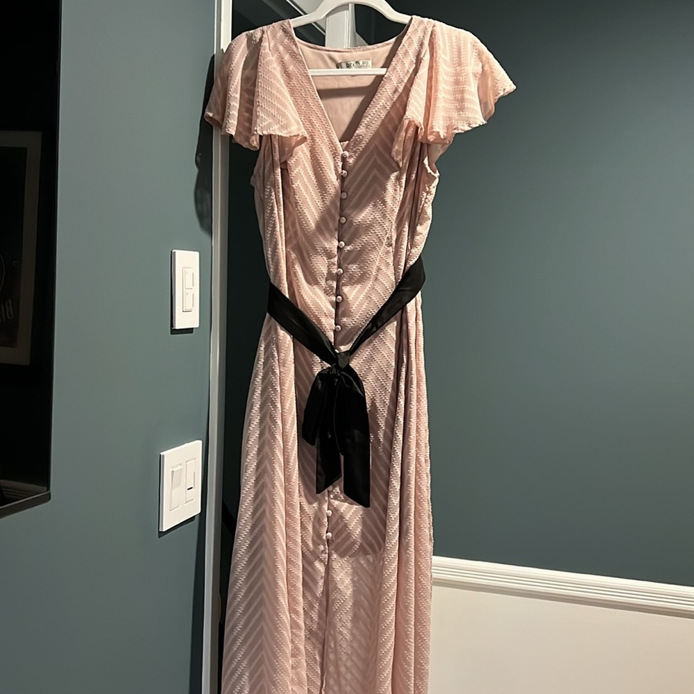 BEAUTIFUL Dress, flowy pink design, black satin belt, cinched in back. Size M